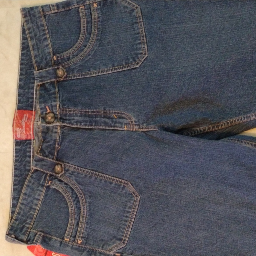 Levi's Strauss Signature stretch Capri jeans.